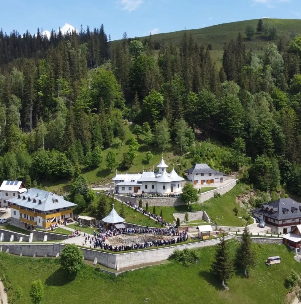 piatra_de_temelie_iunie_2023_biserica_sfanta_treime_manastirea_pojorata_001
