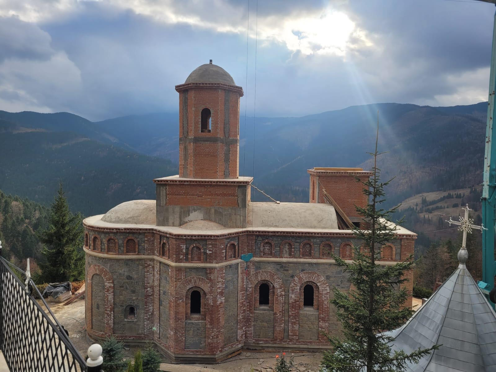 biserica-noua-in-constructie-manastirea-sfantul-ioan-iacob-corlateni-2nov2024-ok