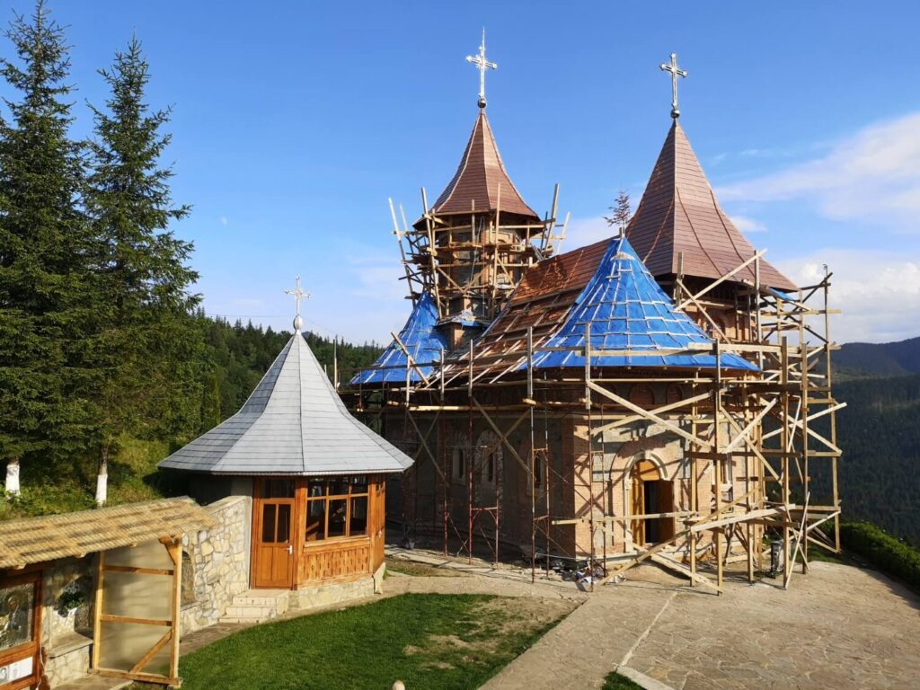 poze-biserica-noua-manastirea-corlateni-pojorata-iunie2025-01